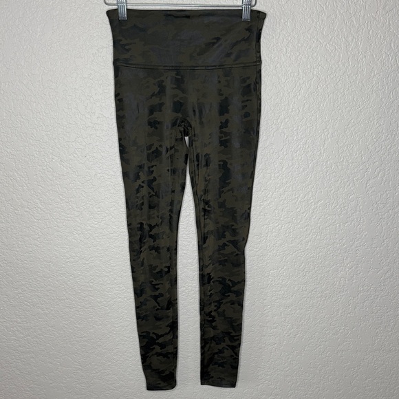 SPANX Faux Leather Green Camo Leggings Medium - Picture 2 of 5